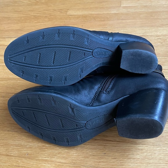 Baretraps Black Ankle Boots.  Size 7.5 - Picture 6 of 7